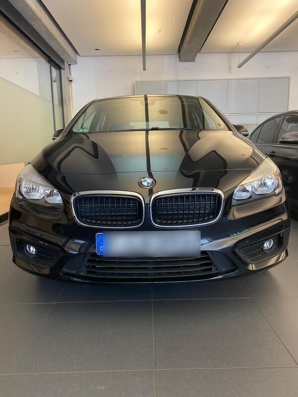 Schwarz Gebraucht 2016 BMW 216 Active Tourer Van / Kleinbus | 12.499 € (Fairer Preis) - Bild 1/4