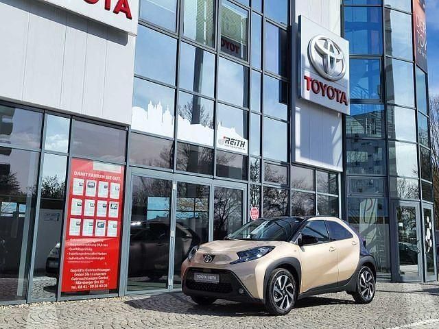 Gebraucht Toyota Aygo X Pulse 72 PS (52 kW) 2023 Ginger beige / night sky black SUV
