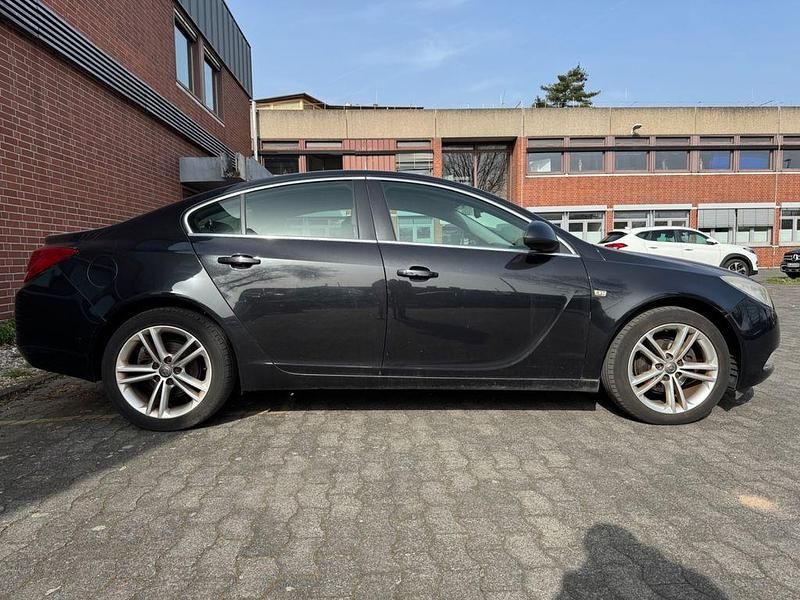 Gebraucht Opel Insignia Edition 110 PS (80 kW) 2012 Schwarz Limousine