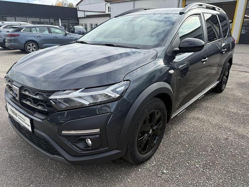 Grau Gebraucht 2022 Dacia Jogger Extreme Van / Kleinbus | 17.490 € (Fairer Preis) - Bild 1/4