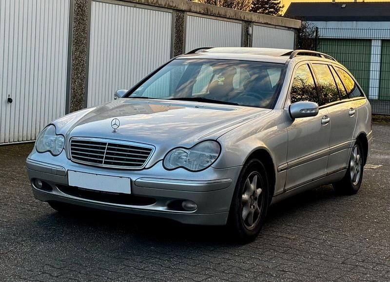 Gebraucht Mercedes C220 Elegance 143 PS (105 kW) 2002 Silber Limousine