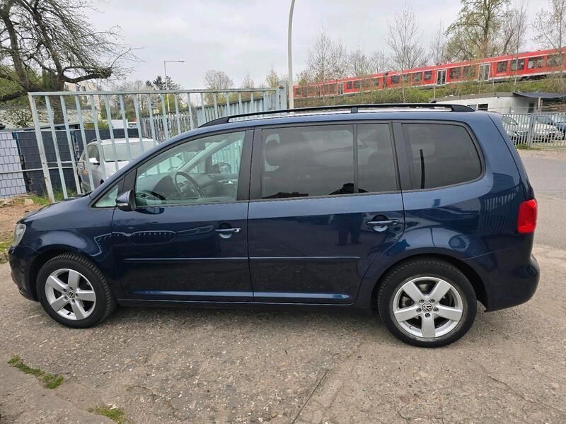 Blau Gebraucht 2010 VW Touran Van / Kleinbus | 9.900 € (Teuer) - Bild 1/4
