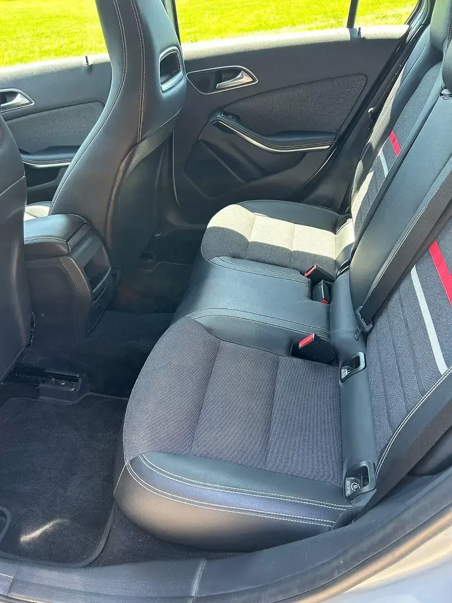 Gebraucht Mercedes A180 Style 122 PS (89 kW) 2012 Silber Kleinwagen