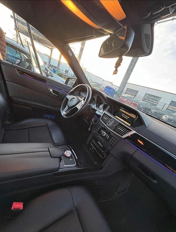 Gebraucht Mercedes E350 Elegance 306 PS (225 kW) 2011 Schwarz Limousine