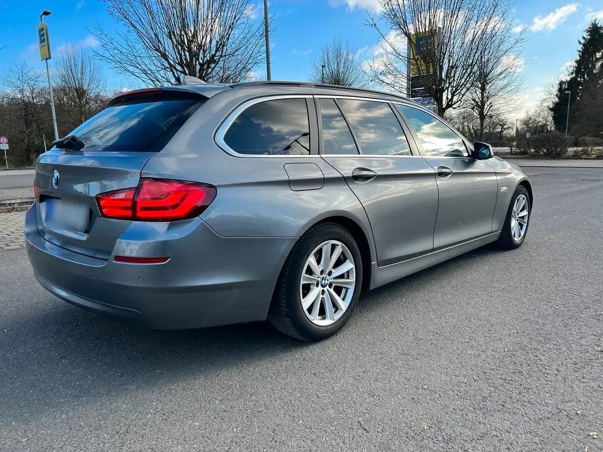 Gebraucht BMW 520 184 PS (135 kW) 2011 Grau Kombi