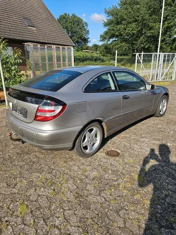 Gebraucht Mercedes C200 122 PS (89 kW) 2004 Silber Coupé