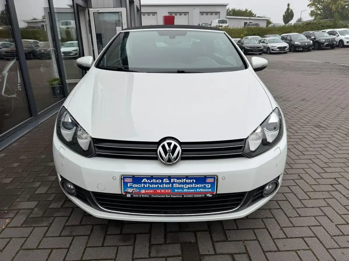 Gebraucht VW Golf Cabriolet Life 105 PS (77 kW) 2014 Weiß Cabrio