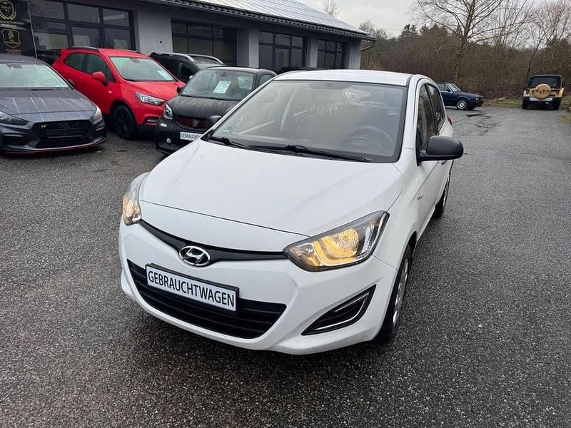 Gebraucht Hyundai i20 Classic 86 PS (63 kW) 2014 Weiß Kleinwagen