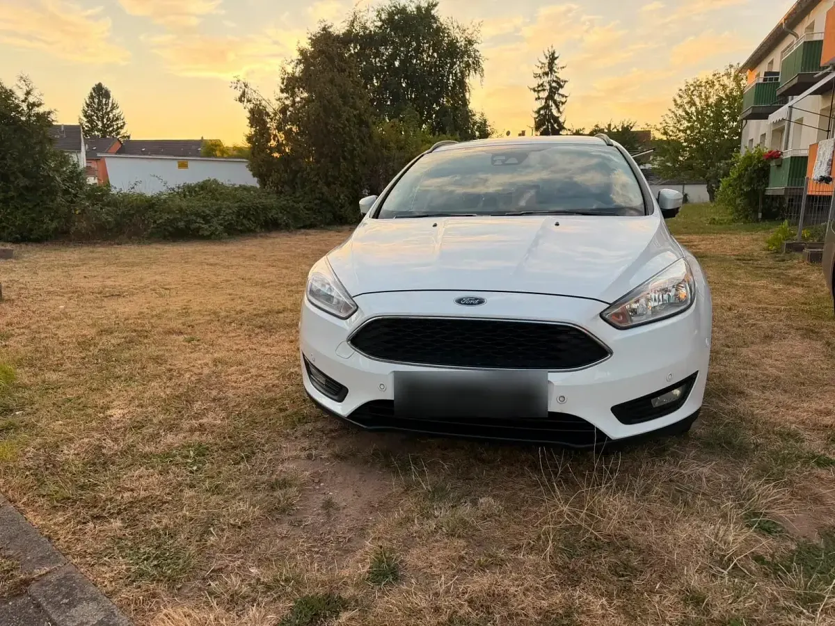Gebraucht Ford Focus Business Edition 125 PS (91 kW) 2018 Weiß Kombi