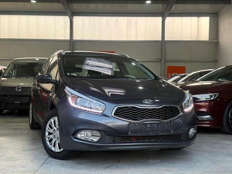Gebraucht Kia Ceed 135 PS (99 kW) 2013 Grau Kleinwagen