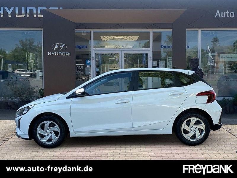 Neu Hyundai i20 Select 101 PS (74 kW) 2025 Atlas white Kleinwagen