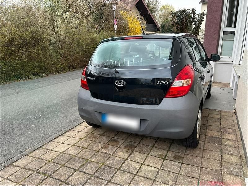 Gebraucht Hyundai i20 77 PS (56 kW) 2012 Schwarz Kleinwagen