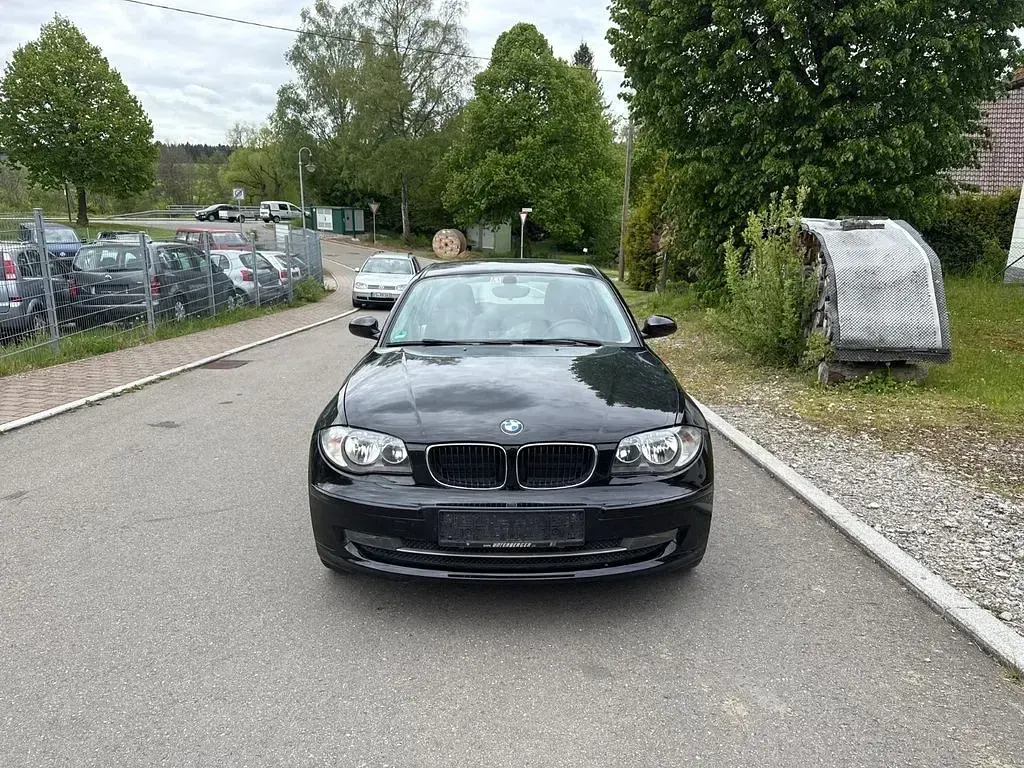 Second-hand BMW 116 122 CP (89 kW) 2009 Negru Hatchback