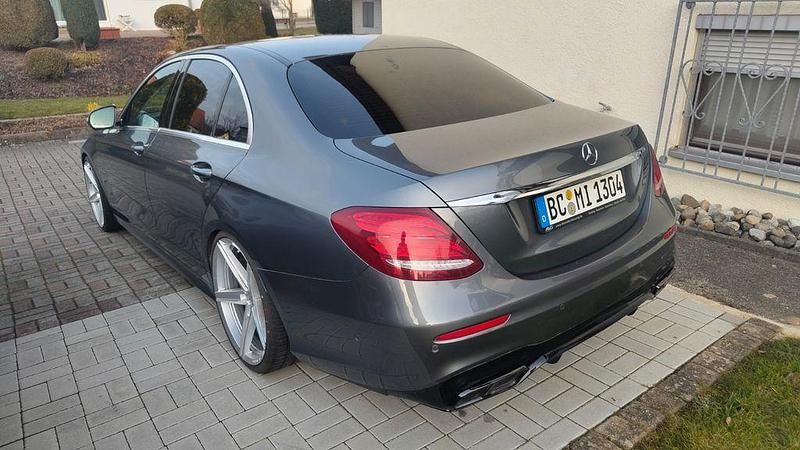 Gebraucht Mercedes E400 Avantgarde 333 PS (244 kW) 2017 Grau Limousine