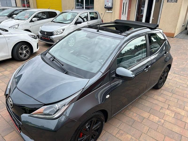 Schwarz Gebraucht 2016 Toyota Aygo Edition-S Kleinwagen | 5.999 € (Fairer Preis) - Bild 1/4