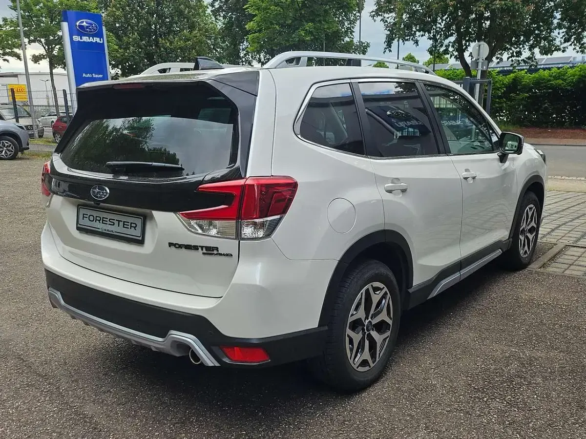 Second-hand Subaru Forester Comfort 150 CP (110 kW) 2024 Alb SUV