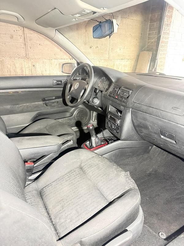 Gebraucht VW Golf IV 104 PS (76 kW) 2002 Silber Kleinwagen