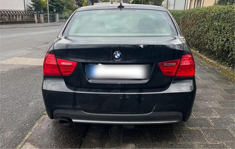 Gebraucht BMW 318 Sport Line 143 PS (105 kW) 2011 Schwarz Limousine