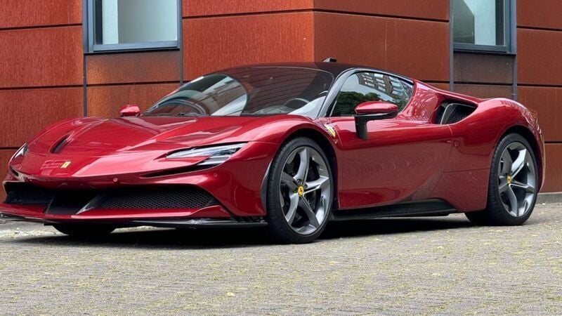 Rosso fiorano Gebraucht 2021 Ferrari SF90 Coupé | 379.900 € - Bild 1/4
