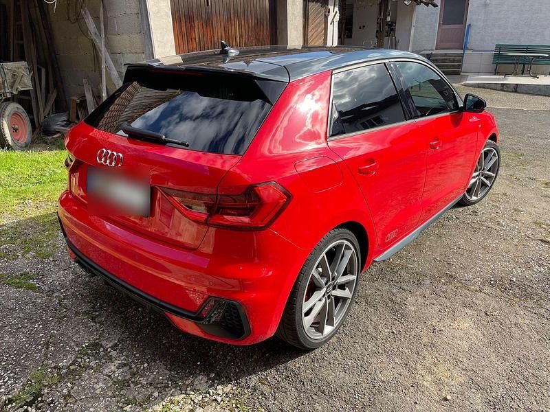 Gebraucht Audi A1 Ambiente 200 PS (147 kW) 2019 Rot SUV