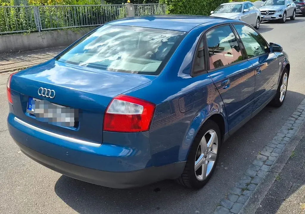 Gebraucht Audi A4 Basis 131 PS (96 kW) 2002 Blau Limousine