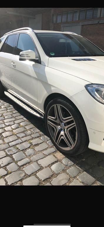 Gebraucht Mercedes ML350 258 PS (189 kW) 2012 Weiß SUV