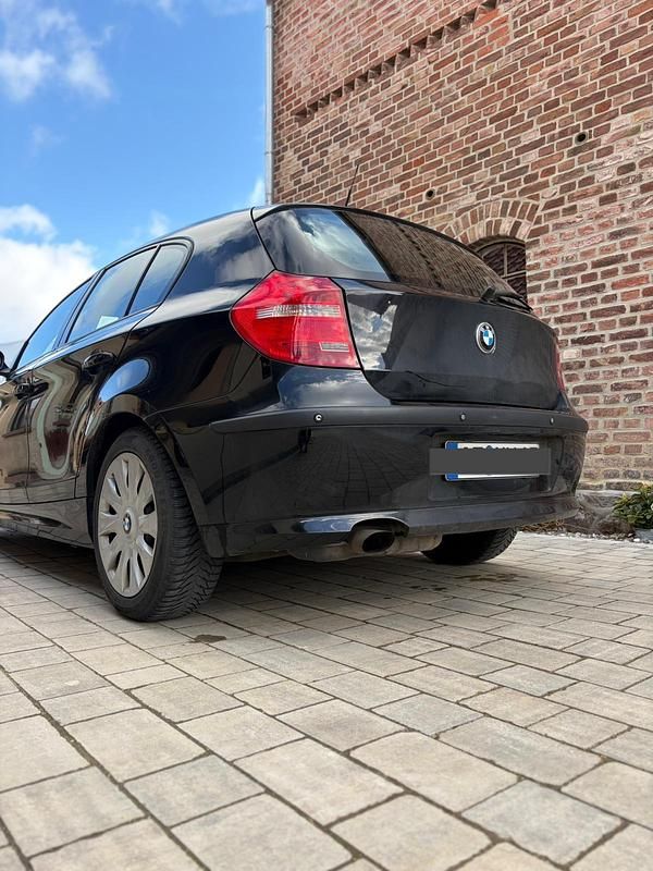 Gebraucht BMW 116 122 PS (89 kW) 2007 Schwarz Kleinwagen