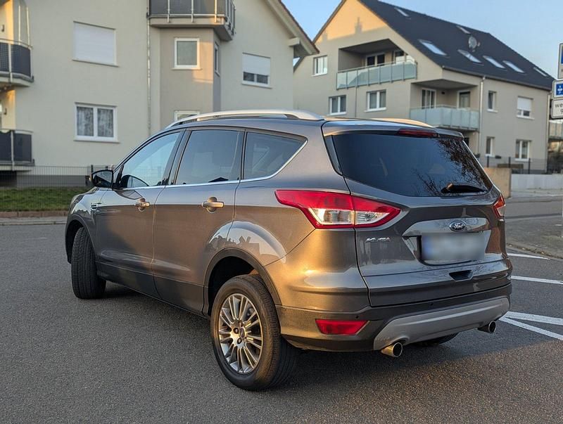 Gebraucht Ford Kuga Titanium 136 PS (100 kW) 2014 Braun SUV