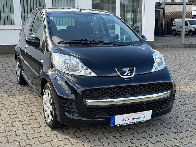 Gebraucht Peugeot 107 Active 68 PS (50 kW) 2012 Schwarz Kleinwagen