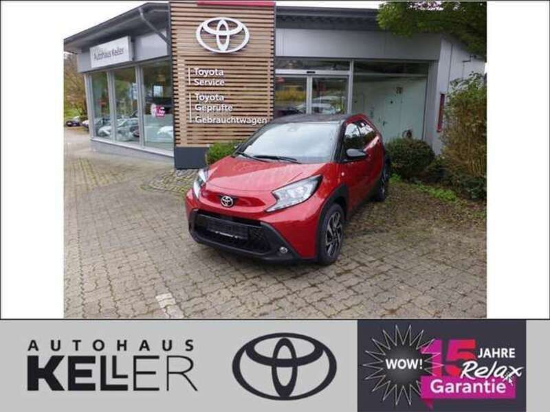 Chili red perleffekt/dach myst Neu 2025 Toyota Aygo Kleinwagen | 21.680 € - Bild 1/4