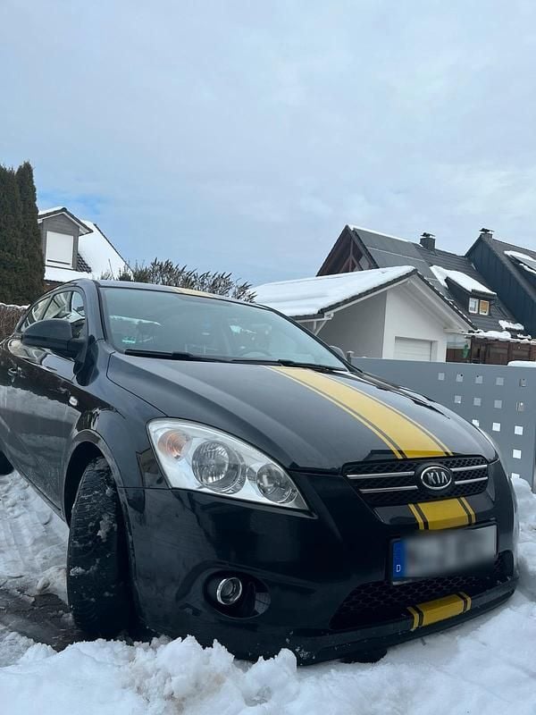 Schwarz Gebraucht 2008 Kia Ceed Kleinwagen | 900 € (Superpreis) - Bild 1/4