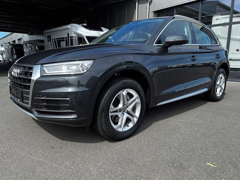 Grau Gebraucht 2018 Audi Q5 Design SUV | 28.880 € (Guter Preis) - Bild 1/4