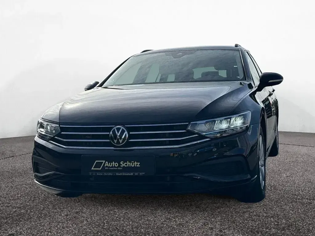 Używany VW Passat Basis 150 KM (110 kW) 2022 Czarny Kombi