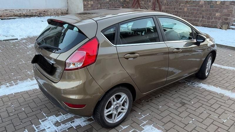 Gebraucht Ford Fiesta Titanium 125 PS (91 kW) 2014 Braun Limousine