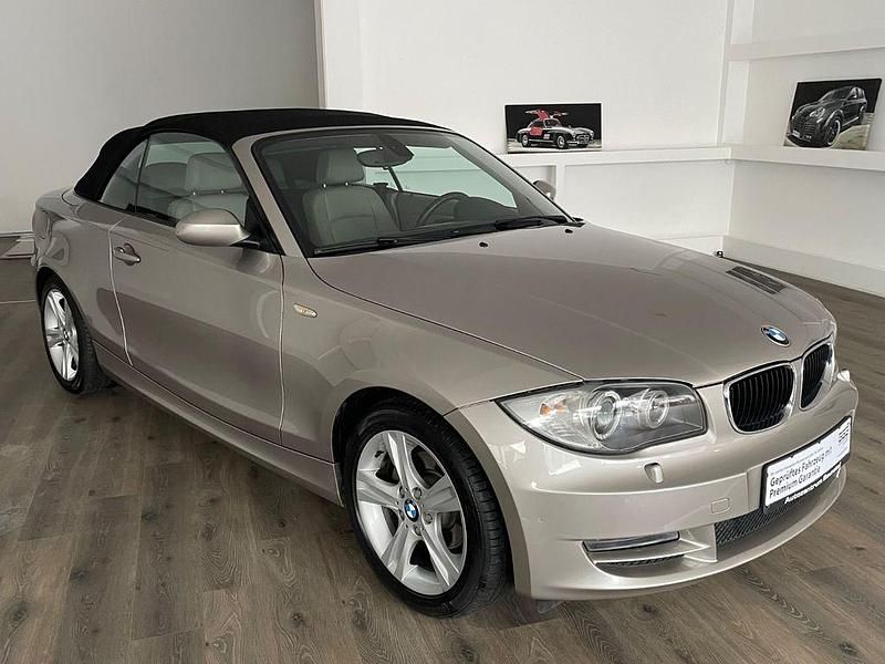 Silber Gebraucht 2009 BMW 118 Cabriolet Advantage Cabrio | 7.990 € (Fairer Preis) - Bild 1/4