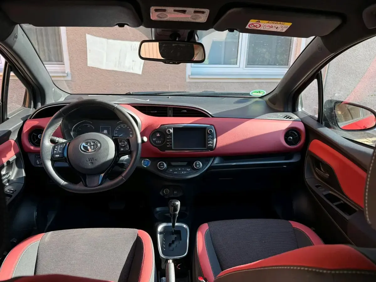Gebraucht Toyota Yaris 101 PS (74 kW) 2018 Rot Kleinwagen