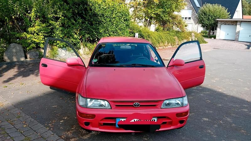 Rot Gebraucht 1994 Toyota Corolla Kleinwagen | 1.900 € - Bild 1/4