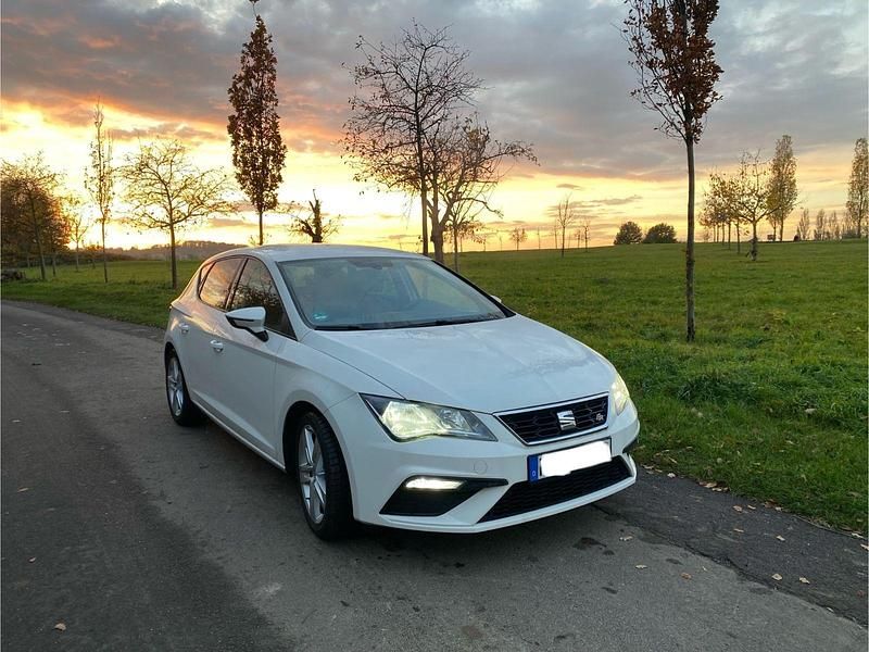 Weiß Gebraucht 2018 Seat Leon FR Kleinwagen | 9.950 € (Guter Preis) - Bild 1/4