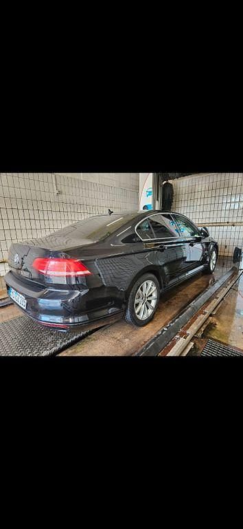 Schwarz Gebraucht 2019 VW Passat Comfortline Limousine | 14.700 € (Superpreis) - Bild 1/2