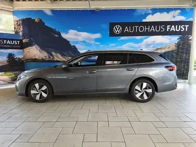 Gebraucht VW Passat Business 150 PS (110 kW) 2025 Grau metallic Kombi