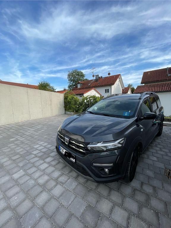 Grau Gebraucht 2022 Dacia Jogger Extreme Limousine | 16.900 € - Bild 1/4