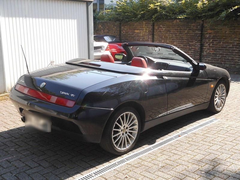Gebraucht Alfa Romeo Spider 150 PS (110 kW) 1997 Schwarz Cabrio