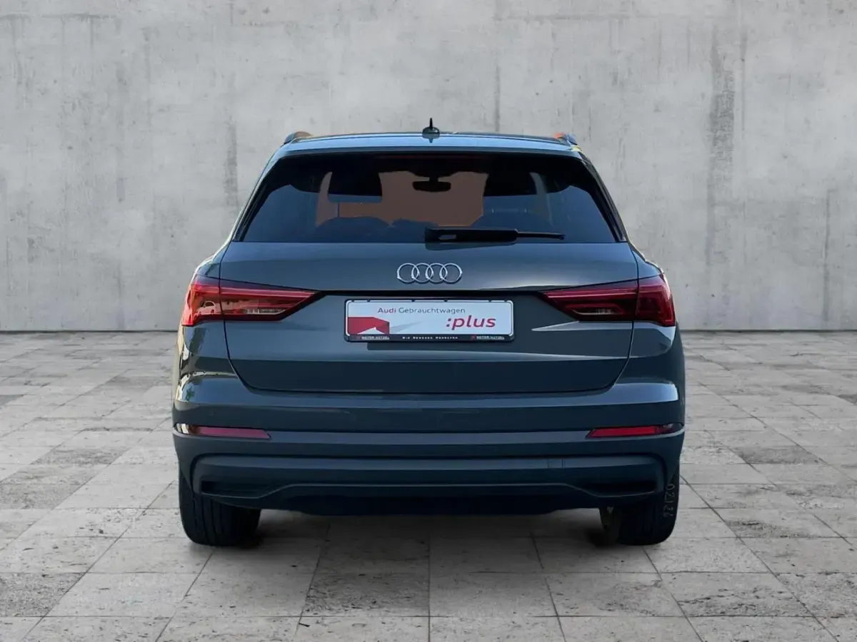 Gebraucht Audi Q3 Basis 245 PS (180 kW) 2022 Nanograu metallic SUV