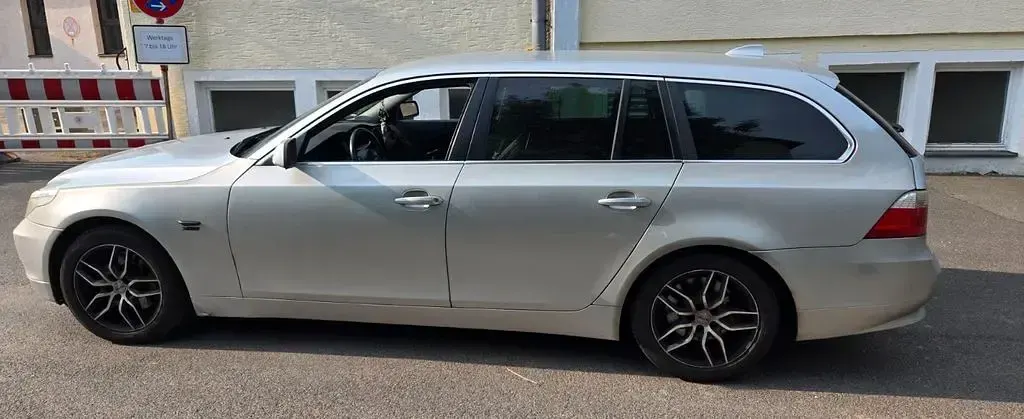 Gebraucht BMW 530 231 PS (169 kW) 2006 Silber Kombi