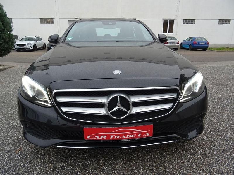 Gebraucht Mercedes E200 184 PS (135 kW) 2016 Obsidianschwarz  metalliclack Limousine