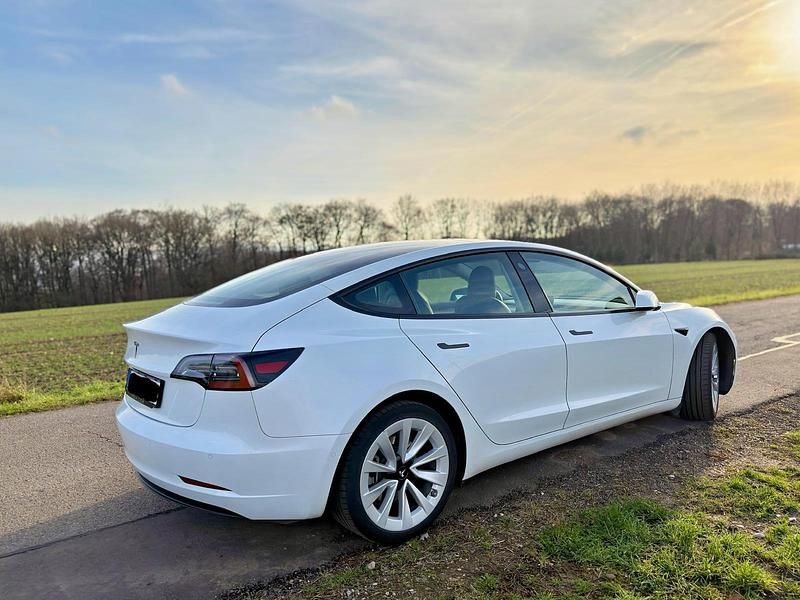 Gebraucht Tesla Model 3 Standard Range Plus 208 kW (283 PS) 2021 Weiß Limousine