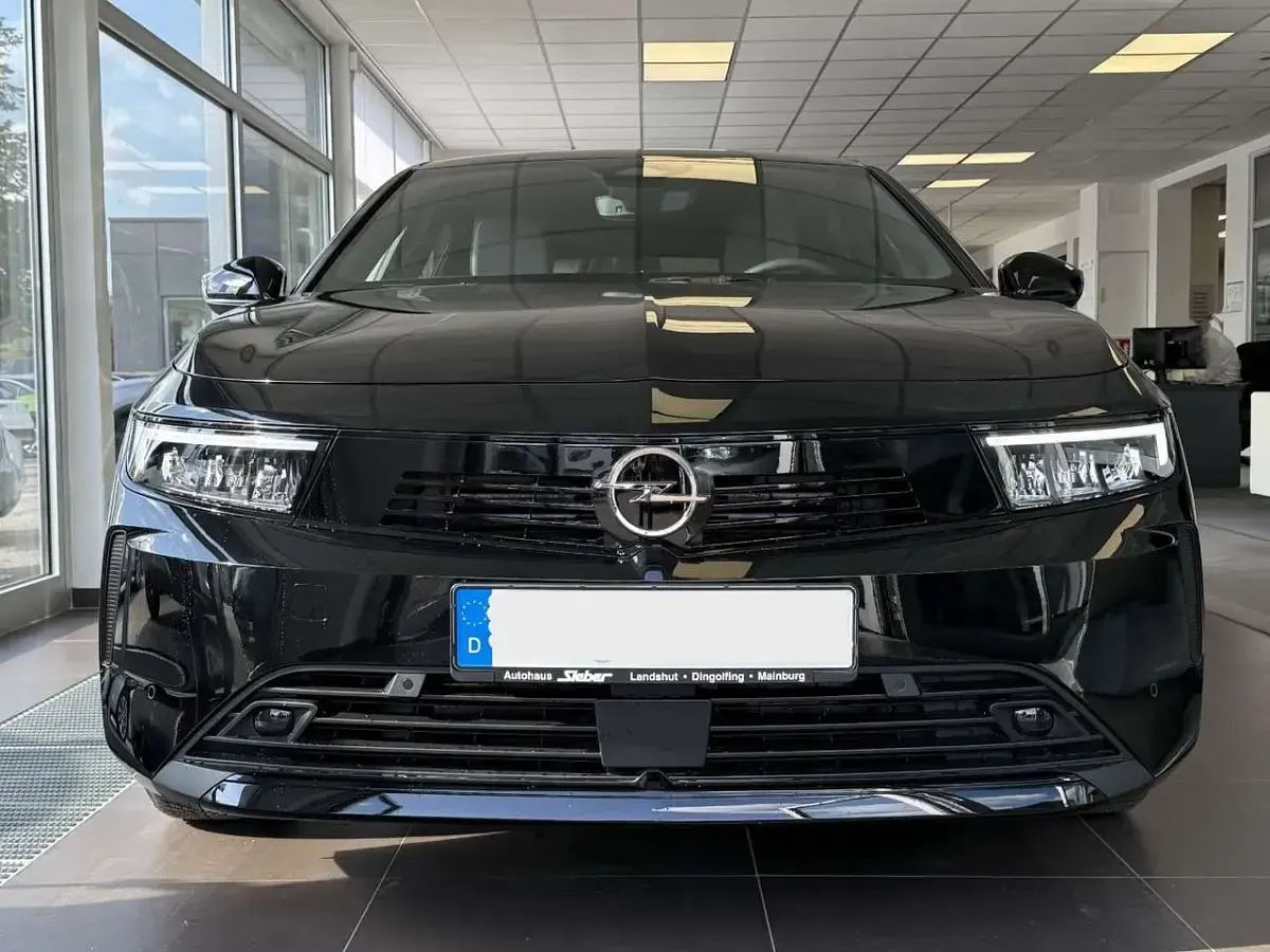 Gebraucht Opel Astra Edition 131 PS (96 kW) 2025 Lackierung schwarz perla nera/ Limousine