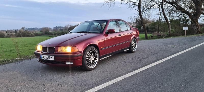 Rot Gebraucht 1996 BMW 320 Limousine | 6.000 € (Fairer Preis) - Bild 1/4