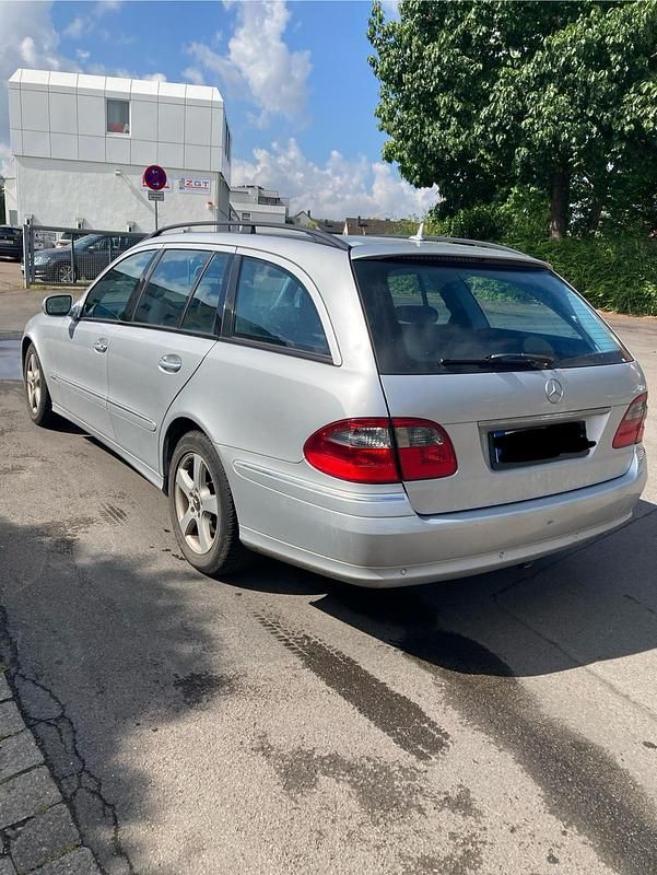 Silber Gebraucht 2006 Mercedes E280 Avantgarde Kombi | 1.990 € (Fairer Preis) - Bild 1/4