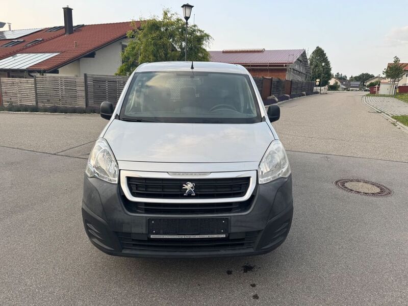 Grau Gebraucht 2015 Peugeot Partner Comfort plus Van / Kleinbus | 9.790 € (Fairer Preis) - Bild 1/4